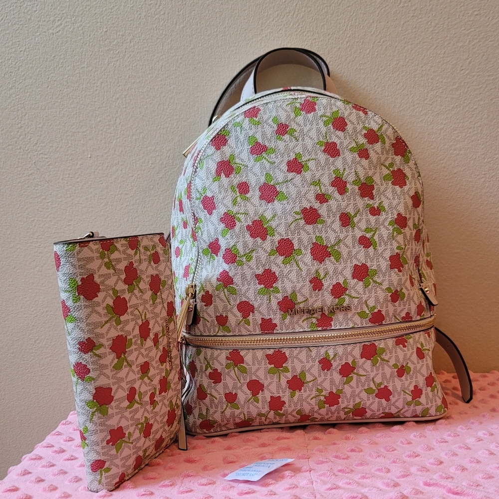 Michael Kors backpack and wallet - Picture 9 of 16